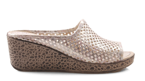 Boccato 0123-592-8837 różowe skórzane klapki Boccato 0123-592-8837 różowe skórzane klapki