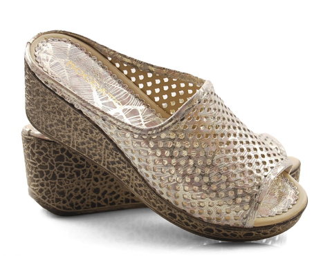 Boccato 0123-592-8837 różowe skórzane klapki Boccato 0123-592-8837 różowe skórzane klapki