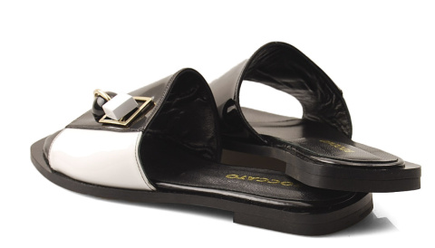 Boccato 450.06 czarno-białe skórzane klapki Boccato 450.06 czarno-białe skórzane klapki