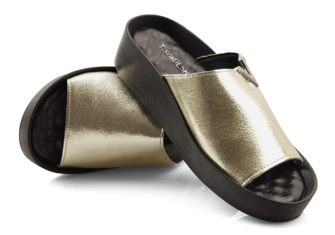 T.Sokolski L22-313 złote skórzane klapki