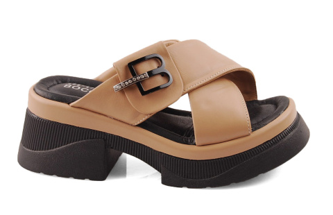 Boccato 465.4735 beżowe skórzane klapki