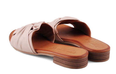 T.Sokolski 226-902 pudrowe skórzane klapki